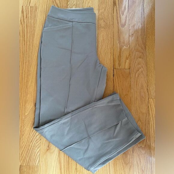 EST 1946 Women Pants - Picture 3 of 9